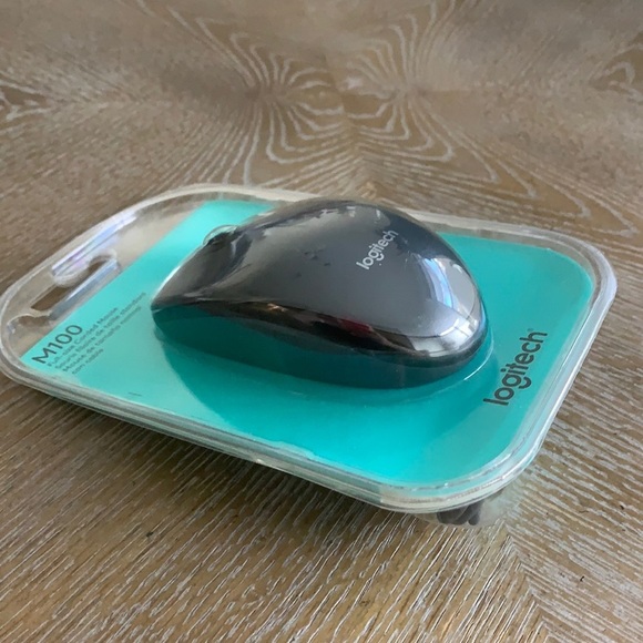 LOGITECH M100 Full-Size Corded Electronic Computer Mouse - Picture 3 of 10